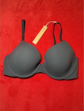 Skims Fits Everybody T Shirt Bra Color ONYX Size 32C